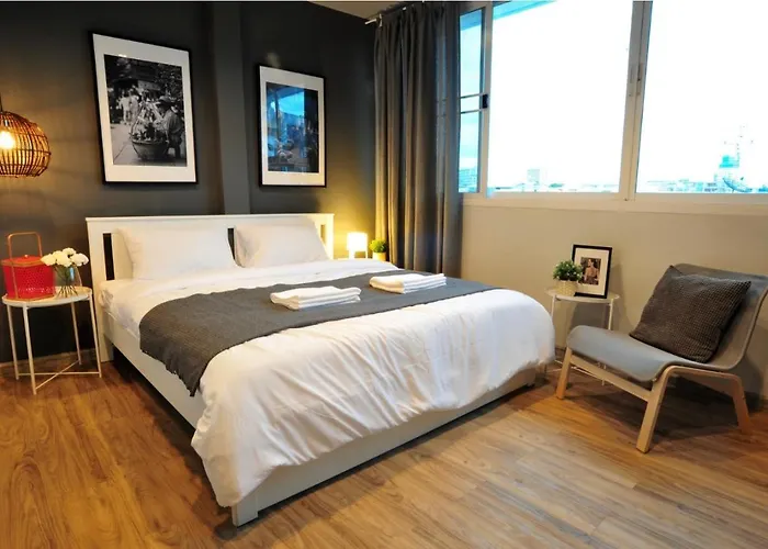 Апартаменты Tuk Tuk House 250m From Mrt Sirikit