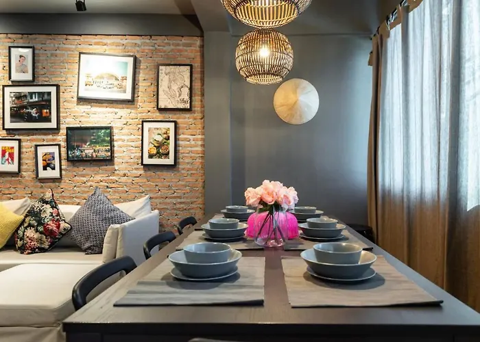 Апартаменты Tuk Tuk House 250m From Mrt Sirikit Бангкок