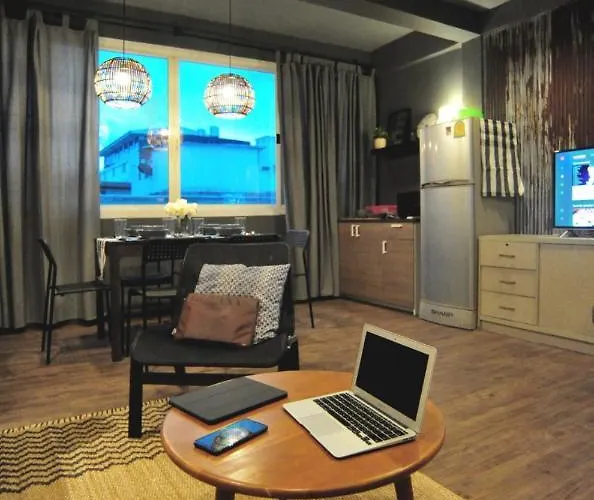 Апартаменты Tuk Tuk House 250m From Mrt Sirikit