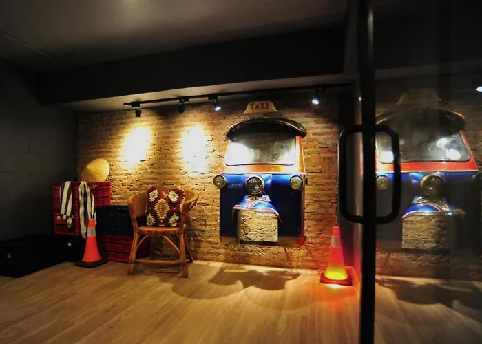 Апартаменты Tuk Tuk House 250m From Mrt Sirikit *