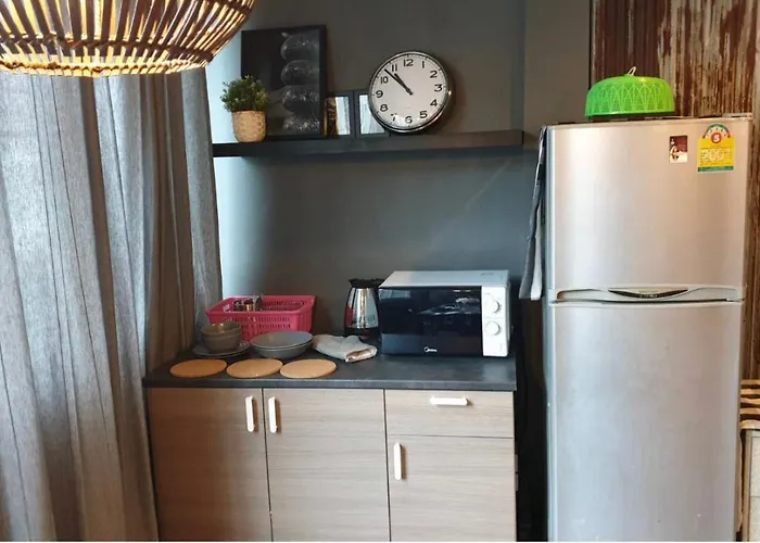 Апартаменты Tuk Tuk House 250m From Mrt Sirikit
