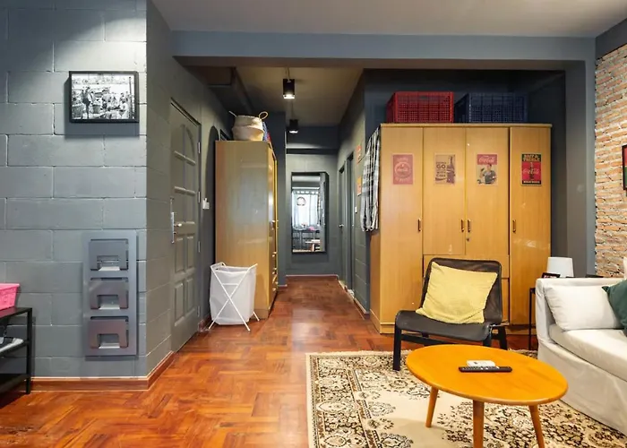 Апартаменты Tuk Tuk House 250m From Mrt Sirikit *