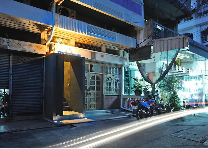 Апартаменты Tuk Tuk House 250m From Mrt Sirikit Бангкок