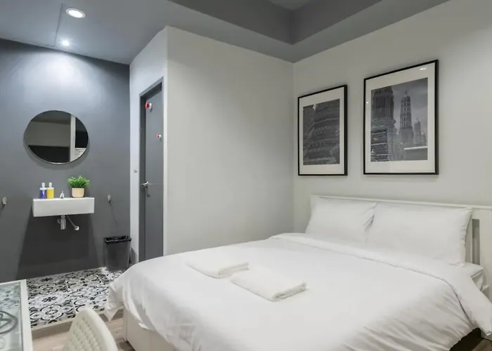 Апартаменты Tuk Tuk House 250m From Mrt Sirikit *