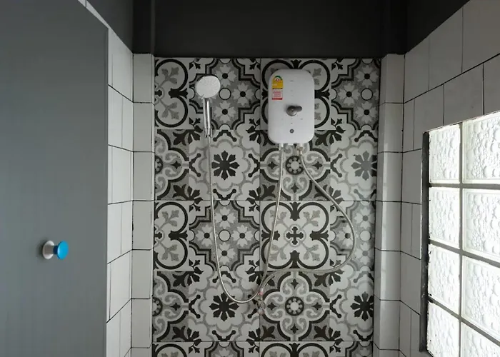 Апартаменты Tuk Tuk House 250m From Mrt Sirikit