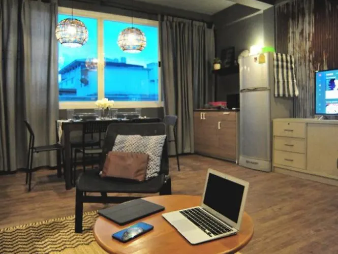 Апартаменты Tuk Tuk House 250m From Mrt Sirikit *