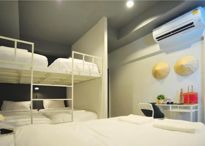 Апартаменты Tuk Tuk House 250m From Mrt Sirikit *
