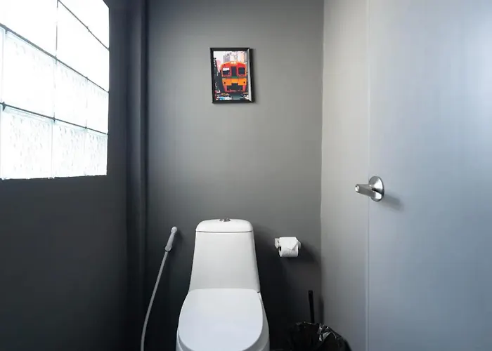 Апартаменты Tuk Tuk House 250m From Mrt Sirikit *