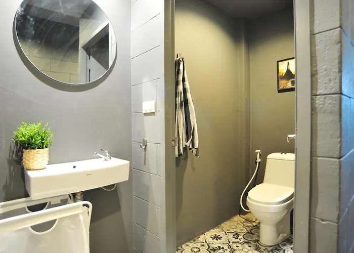 Апартаменты Tuk Tuk House 250m From Mrt Sirikit Бангкок